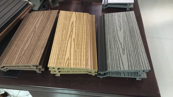 156*21 মিমি বহিরঙ্গন সজ্জা জন্য টেকসই WPC Slatted আবরণ